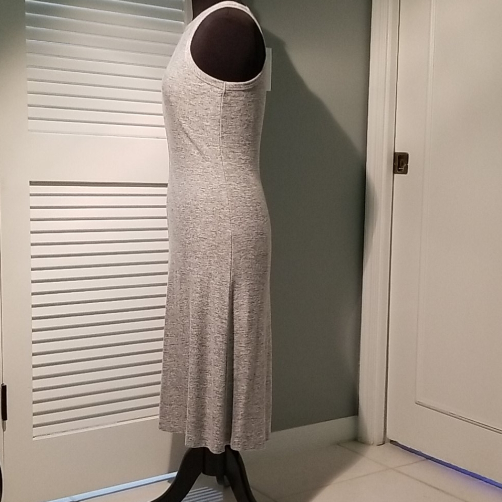 Dresses - Picture 2 of 3